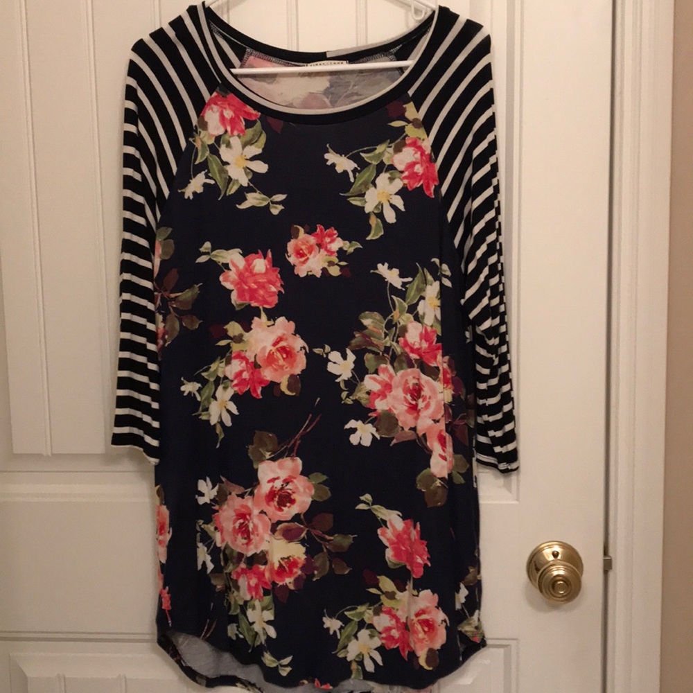 Beautiful navy floral top from Chic Soul.